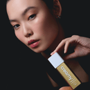 Vitamina C Gold Pura Golden C ™ (Vitamina C pura estabilizada com ouro) + Vitamina C Lipossolúvel (Ascorbil Tetraisopalmitato) + IlluminylTM 388 + Hexyl Resorcinol